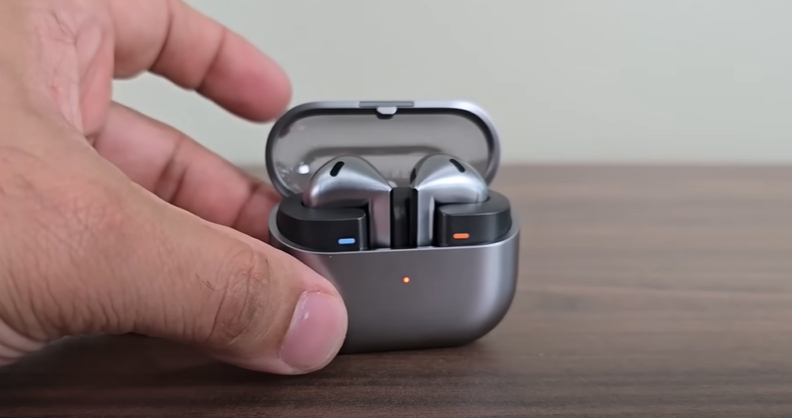 Samsung Galaxy Buds 3 vs Apple AirPods Pro 2nd Generation Comparison by comparing-tech.com